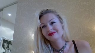 BeautifulAh naked stripping on cam for live sex video chat