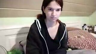 Geile-Luna naked stripping on cam for live sex video chat