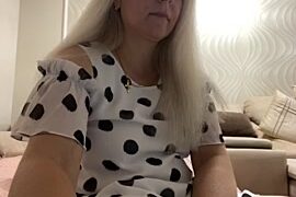 Goddess_L naked stripping on cam for live sex video chat