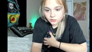 Cutiepietease02 naked stripping on cam for live sex video chat