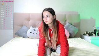FlaviaMiele naked stripping on cam for live sex video chat