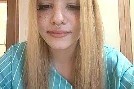 SunshineShannon naked stripping on cam for live sex video chat