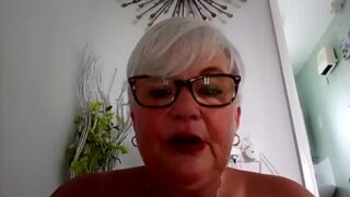 suesinner naked stripping on cam for live sex video chat
