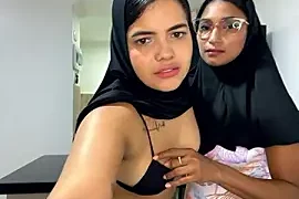 Arab_rainbow_girls nude stripg before cam for live sex video chat