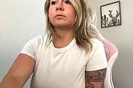 RavenNikkii nude stripg before cam for live sex video chat