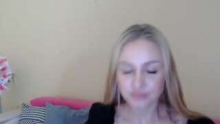 LoissPeach nude on sex webcam in her Live Sex Chat