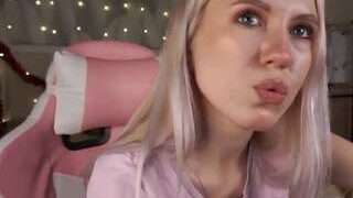 AinsleyFlowers nude on sex webcam in her Live Sex Chat