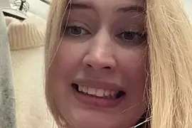 blonde_exe nude stripg before cam for live sex video chat