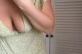 SiennaV nude stripg before cam for live sex video chat